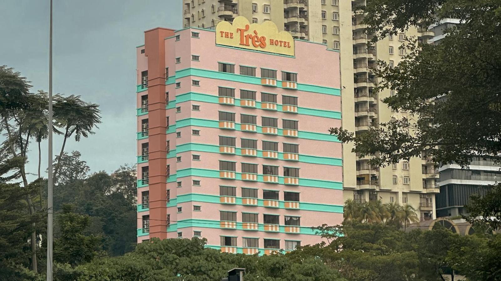 The Très Hotel
